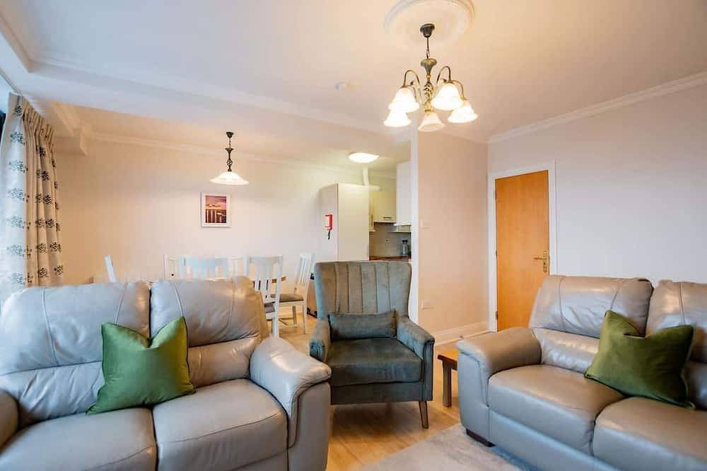 Entire apartment, Penthouse with Harbour and Panoramic Water Views. in Eyre Square, Galway