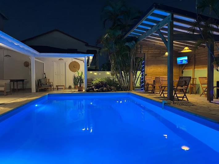 Alojamiento y desayuno para 2 personas, con vistas además de terraza y piscina - 1