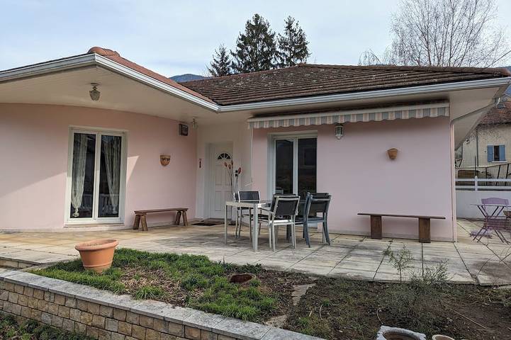 Gîte pour 6 personnes, avec terrasse et jardin dans Saint-Georges-de-Commiers