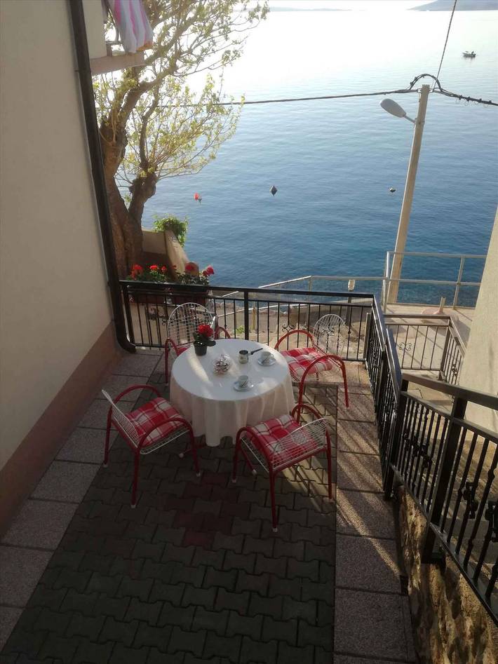 Ganze Ferienwohnung, Ferienwohnung in der Erste Reihe zum Meer  in Jablanac, Naturpark Velebit