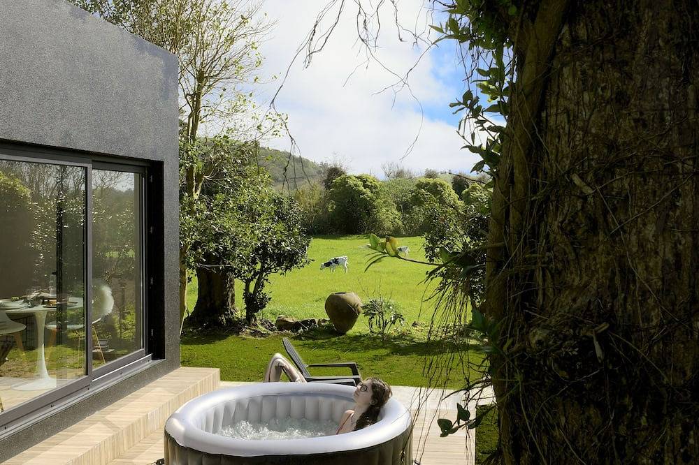 Villa Várzea - The Black Cabin in São Miguel Island, Várzea