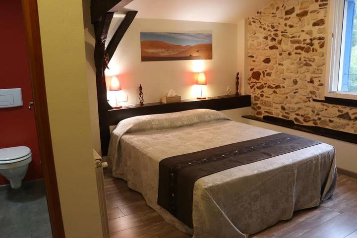 Chambre d’hôte pour 2 personnes, avec Terrasse et Jardin ainsi que Piscine et Vue