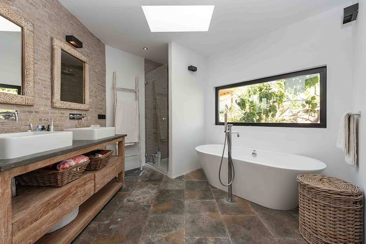 Ibiza villa with fantastic pool and stunning views. in Cala Saladeta, Sant Antoni de Portmany