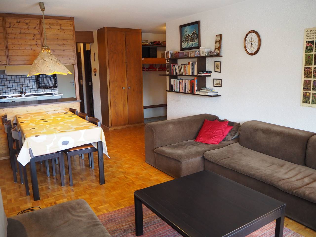 Apartamento entero, Cité Radieuse C Lagettes n°122, with private terrace and shared garden in Chalais (Suiza), Alpes del Valais