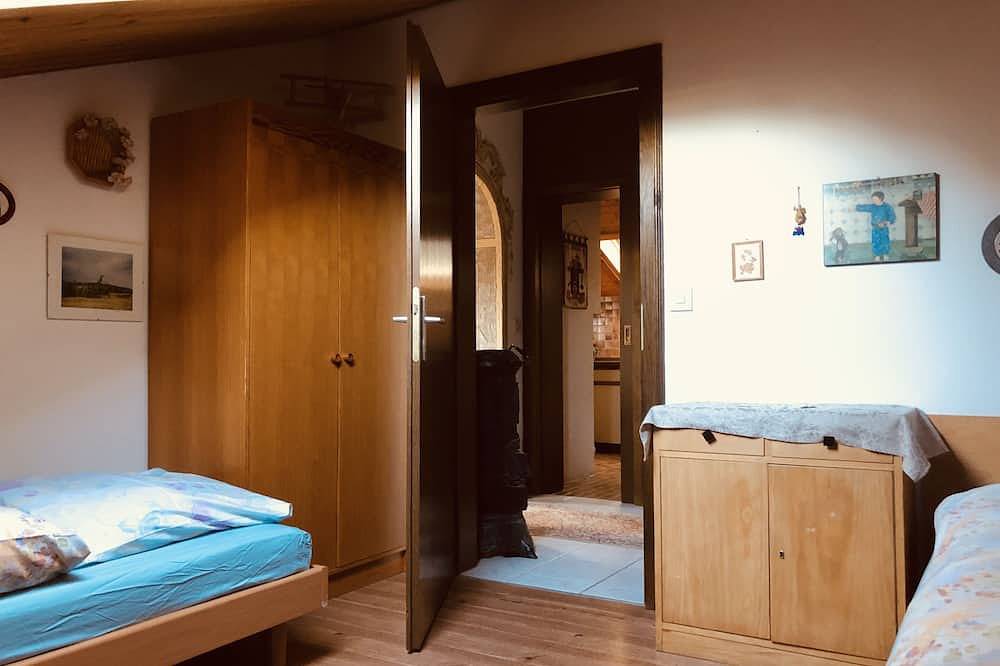 Ganze Wohnung, Malerische Dachgeschoss-Wohnung mit Blick auf das Kaisergebirge in Oberaudorf, Bayerische Alpen