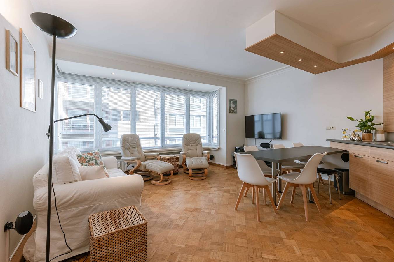 Appartamento intero, Light-filled apartment with lateral sea view in Città di Ostenda, Ostenda