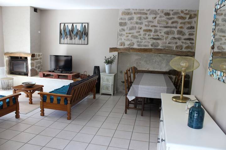 Gîte pour 8 personnes, avec jardin ainsi que piscine et terrasse dans le Lot - 4