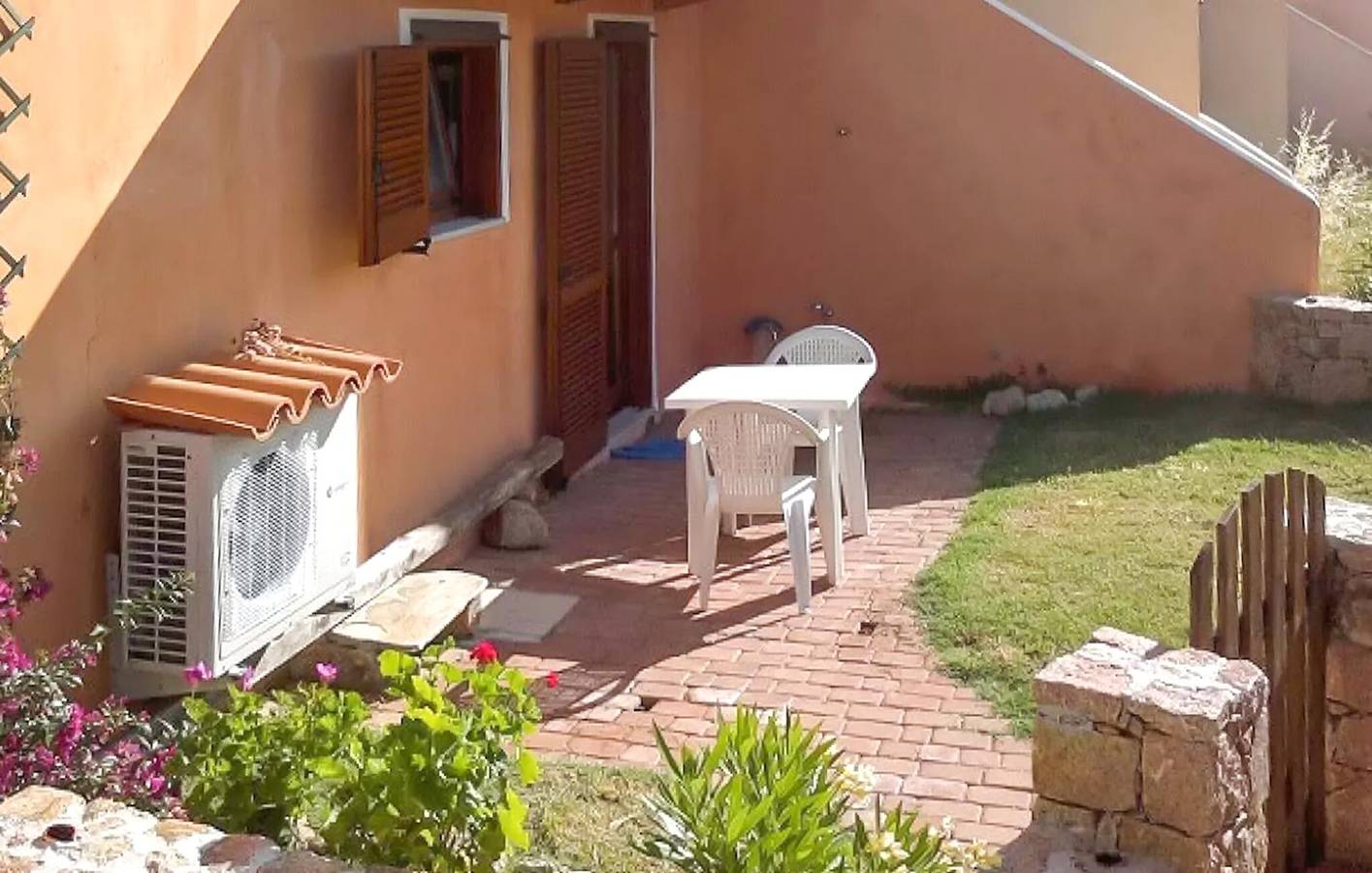 Incantevole appartamento con piscina, Wi-Fi e cucina - a 2 km dalla spiaggia! in Lu Lamoni, Vignola Mare