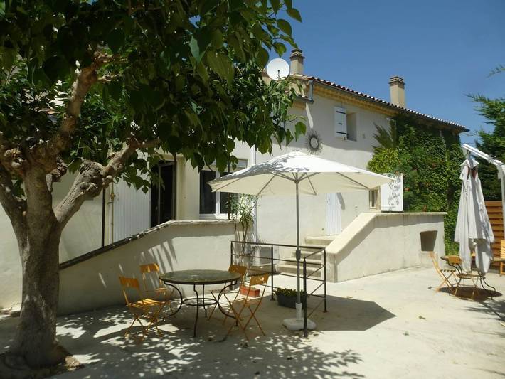 Gîte pour 5 personnes, avec terrasse ainsi que jardin et piscine, animaux acceptés