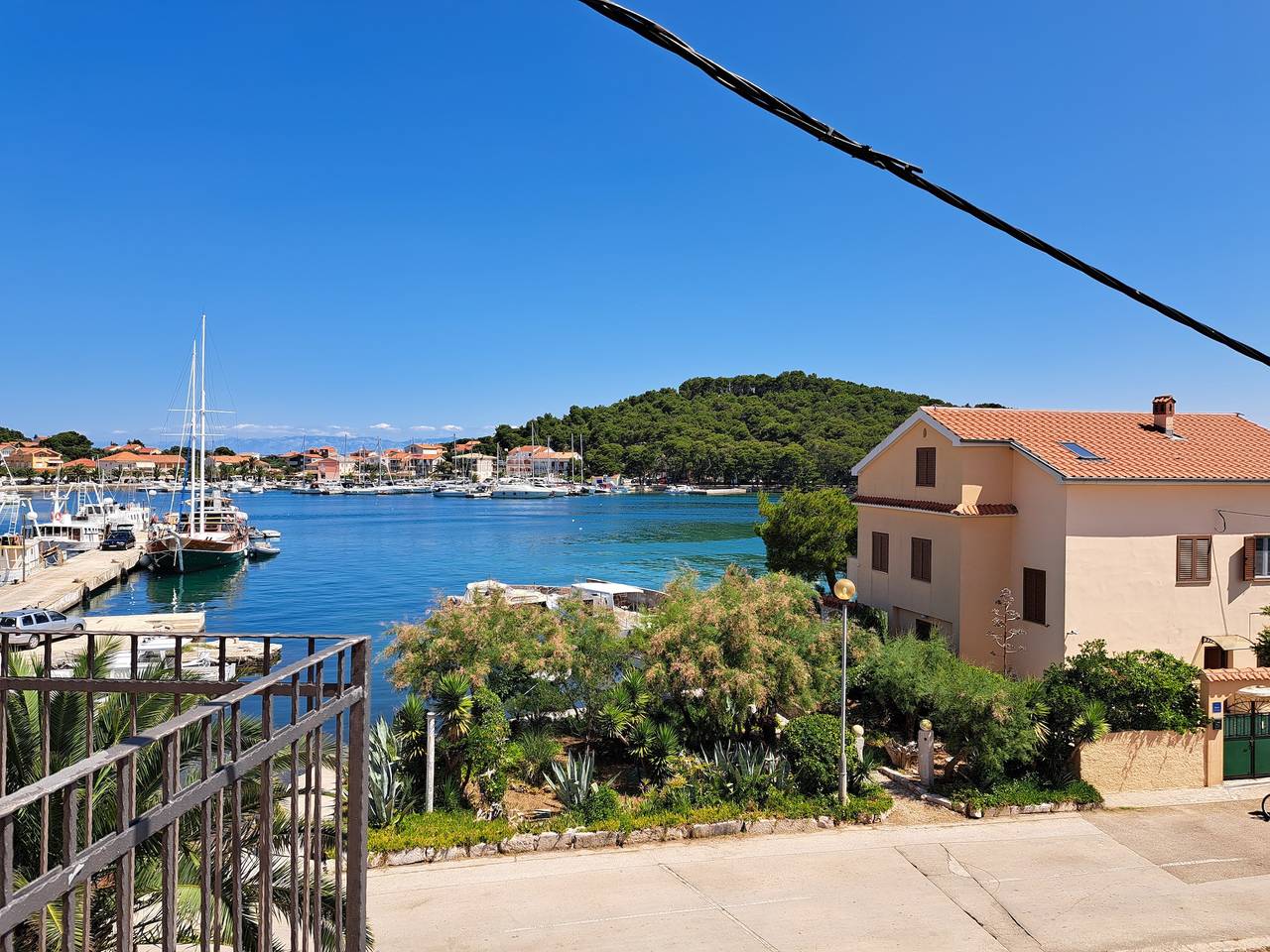 Ganze Wohnung, Twobedrom Apartment with Terrace and Seaview (Jadranka) in Kukljica, Insel Ugljan
