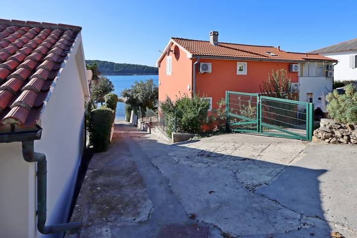 Ferienhaus für 6 Personen, mit Balkon/Terrasse auf Rab - 3