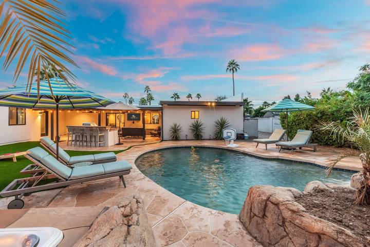 Vacation rental for 11 people, with yard and terrace in Phoenix