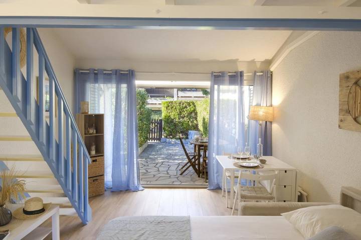 Studio pour 4 personnes, avec terrasse et piscine