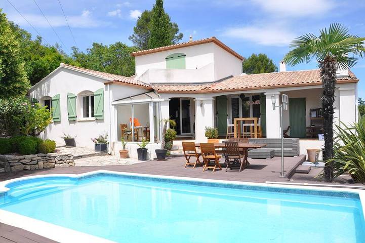 Villa pour 9 personnes, avec balcon ainsi que jardin et sauna