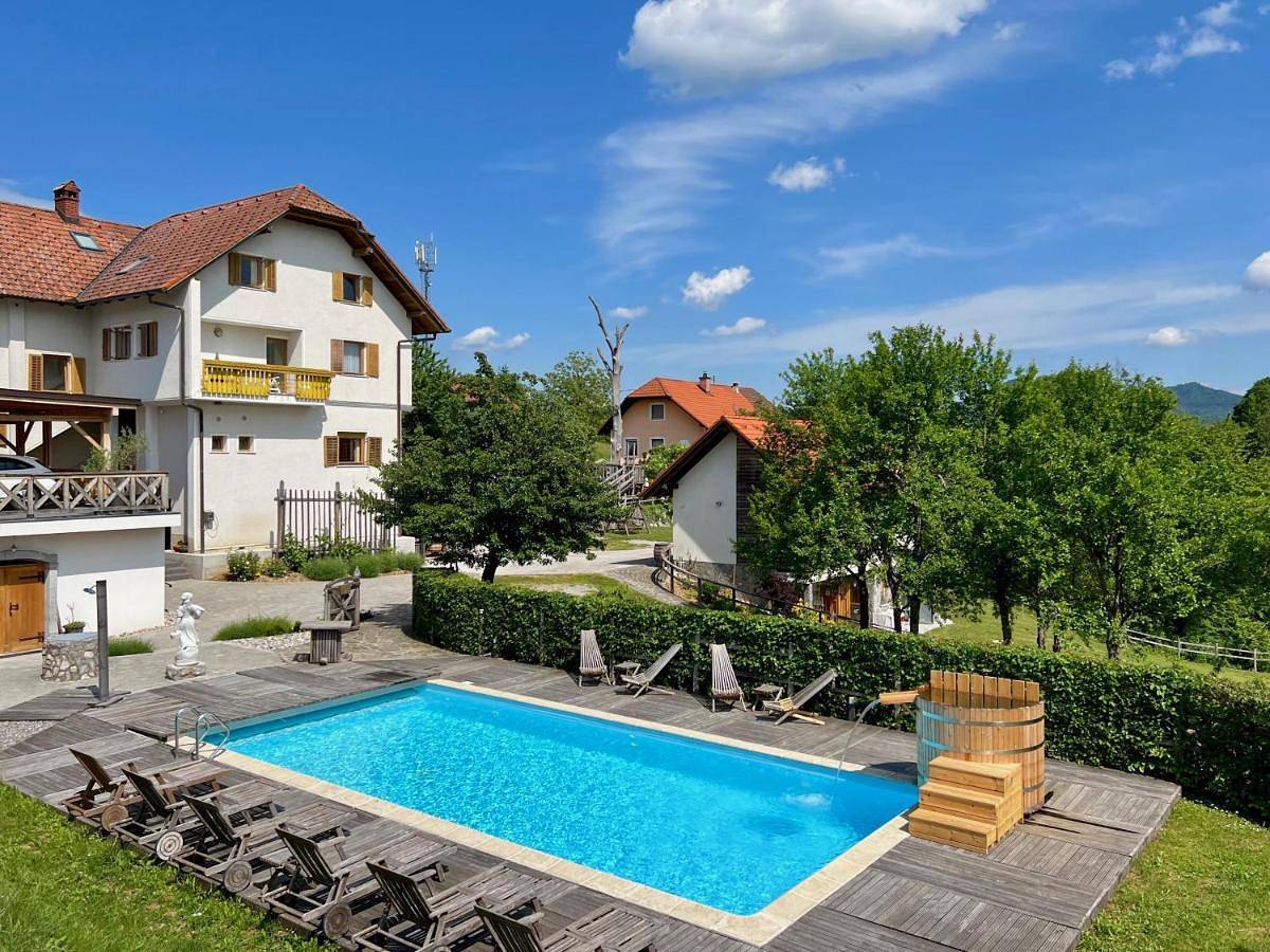Four-Bedroom Apartment with Balcony in Slowenien