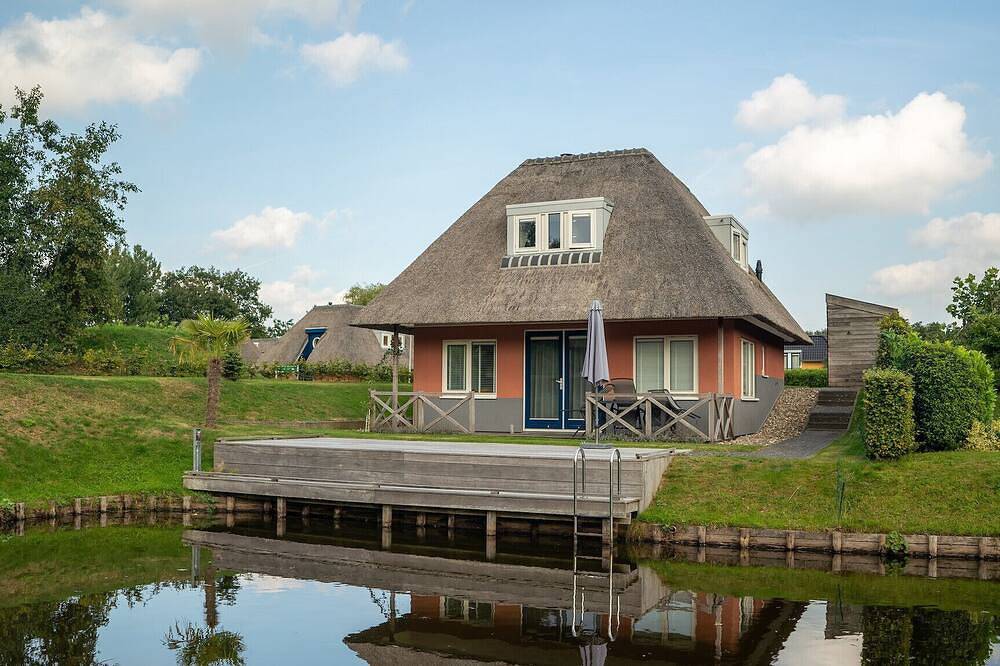 Comfortable 4-person bungalow in Drenthe