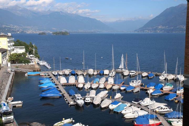Ferienwohnung für 4 Personen, mit Balkon und Garten sowie Pool und Sauna in Brissago