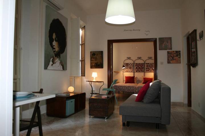 Apartamento inteiro, Apartamento 'Alcaicería' com Varanda, Wi-Fi e Ar Condicionado in Centro-Sagrario, Granada