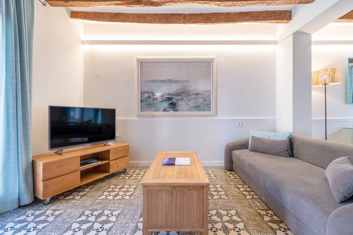Apartamento inteiro, Apartamento 'Can 32 1 Habitación' com terraço privado, Wi-Fi e ar condicionado in Pollença Cidade, Pollença