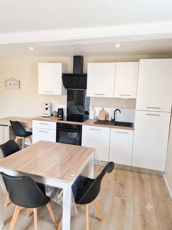 Gîte pour 5 personnes, avec Terrasse ainsi que Jardin et Vue à Saint-Germain-Lespinasse