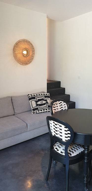 Gîte pour 4 personnes, avec piscine ainsi que terrasse et jardin, animaux acceptés à La Bâtie-Rolland - 2