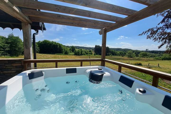 Location de vacances pour 14 personnes, avec Jacuzzi et Terrasse ainsi que Jardin et Sauna dans Tailles