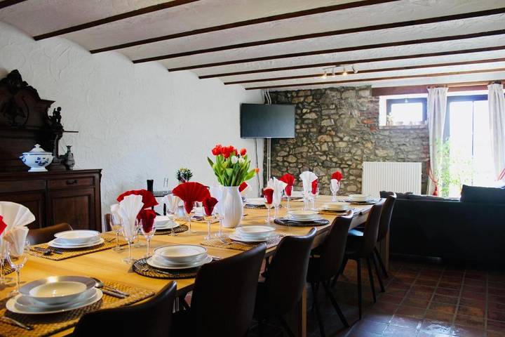 Location de vacances pour 12 personnes, avec vue et jardin, animaux acceptés à Philippeville - 2