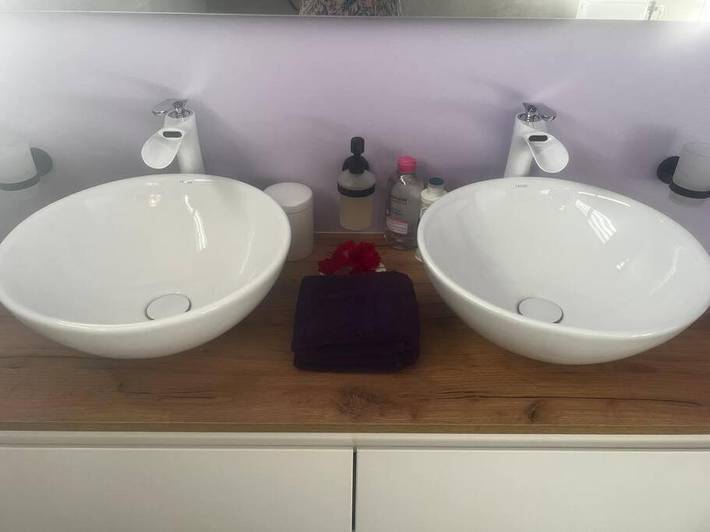 Location de vacances pour 2 personnes, avec piscine ainsi que jardin et jacuzzi dans Fare - 2