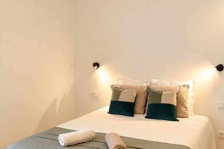 Maison Doré – New villa with a garden and terrace, sleeps 4, 5 minutes from Uzès in Saint-Quentin-la-Poterie, Region de Nimes