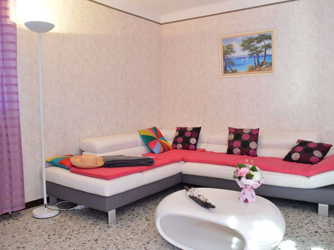 Idyllisches Ferienhaus in Fréjus: 4 Zimmer, 6 Schlafplätze, nah am Strand, Terrasse, Klimaanlage, Wlan in Fréjus Plage, Frejus