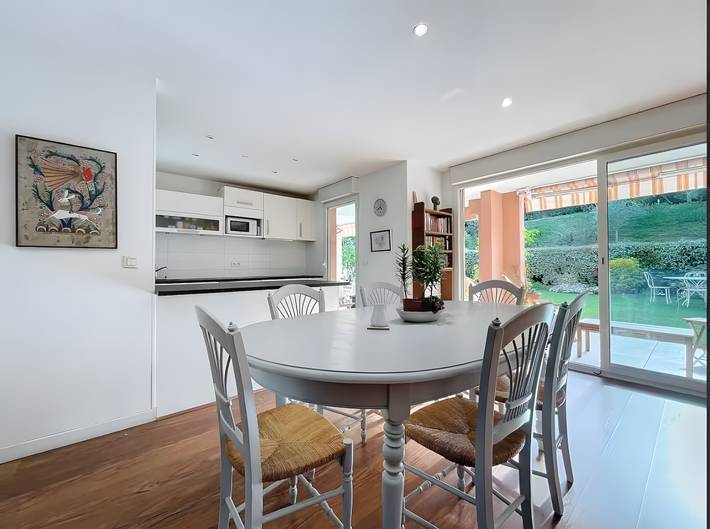Ganze Wohnung, Zentrales Antibes: 4-Personen-Apartment mit Terrasse, Garten & Parkplatz – Riva Park in Antibes, Mittelmeerküste (Frankreich)
