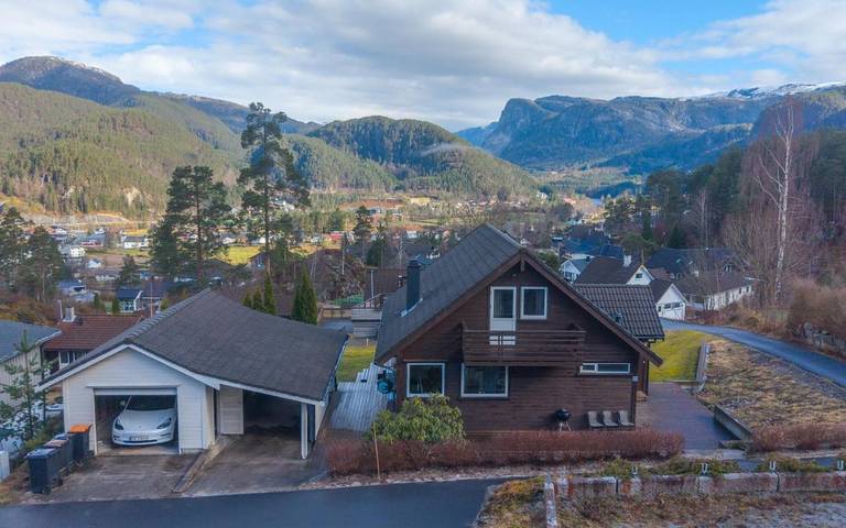 Ferienhaus für 7 Personen, mit Sauna und Whirlpool sowie Balkon - 1