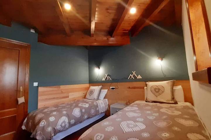 Gîte pour 11 personnes, avec piscine ainsi que terrasse et jardin à Angoustrine-Villeneuve-des-Escaldes - 3