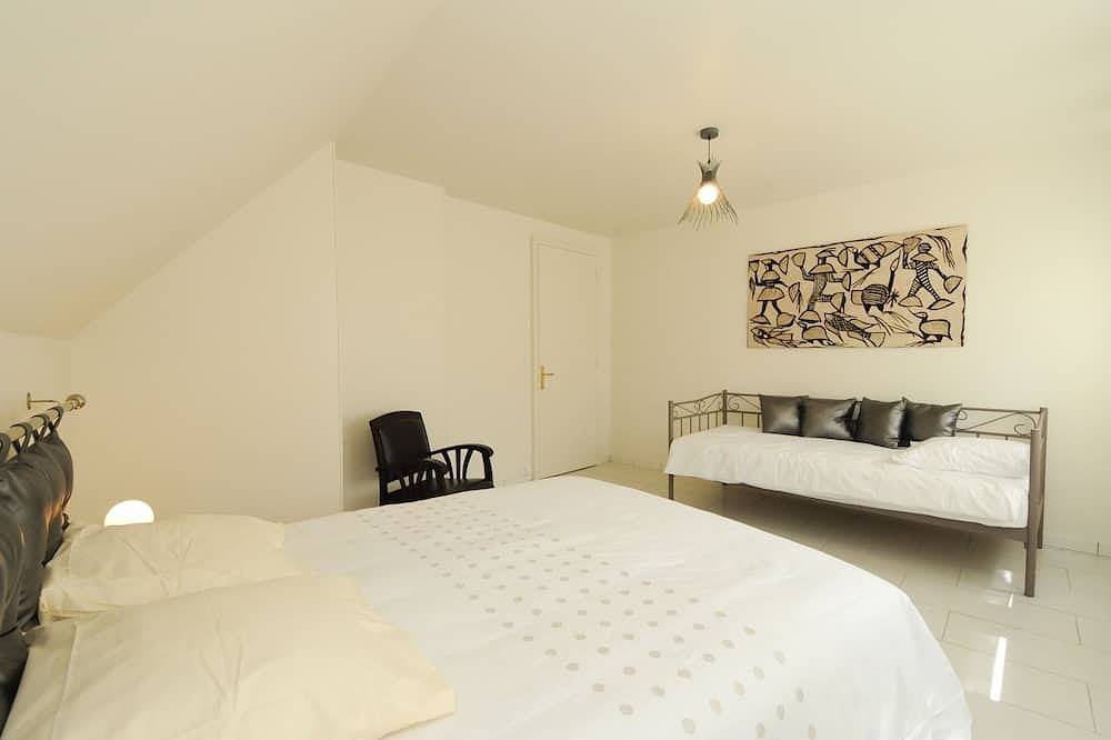 Eigentum auf Green Lane in Sedan, 4 Schlüssel, 1 Schlafzimmer + Badezimmer + Wc in R von C, 3 Fahrrad in Glaire, Ardennen