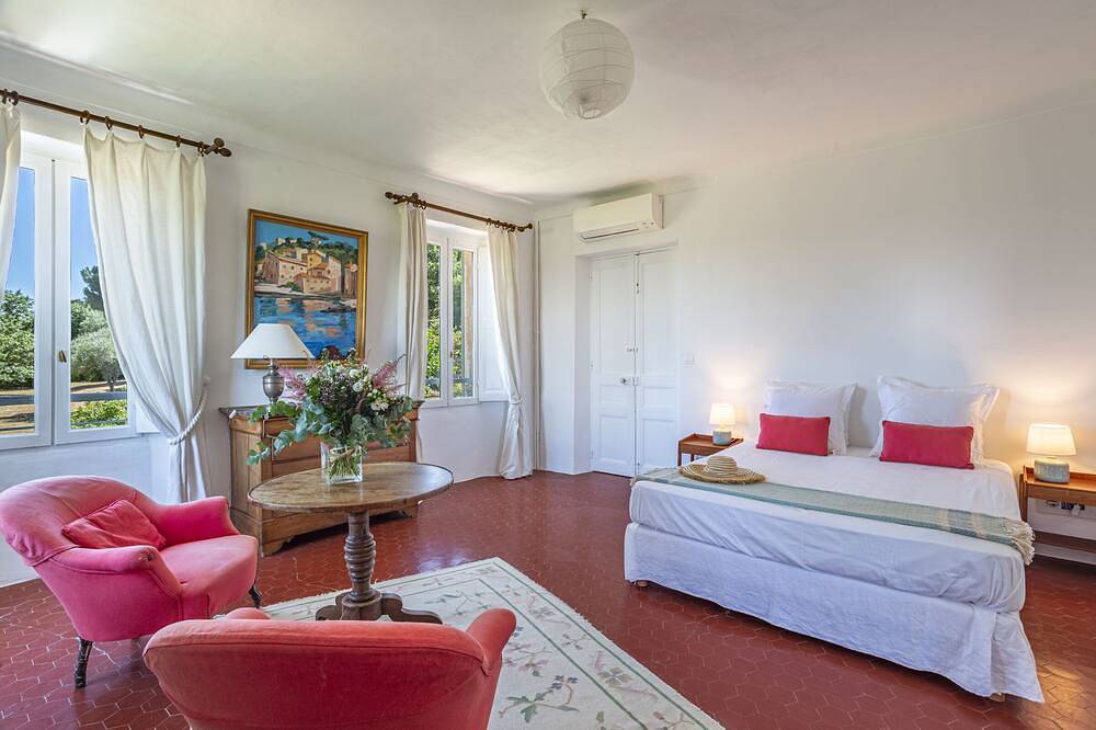 Schönes Landhaus mit Meerblick und großem Garten in Saint-Tropez, Mittelmeerküste (Frankreich)