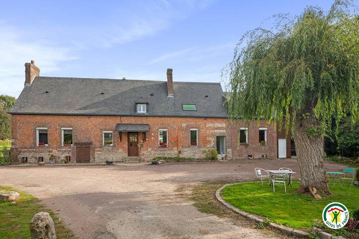 Gîte pour 8 personnes, avec Terrasse ainsi que Jardin et Vue
