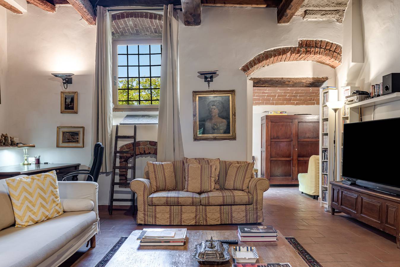 Entire apartment, Apartment 'Il Pozzo Dei Desideri' with Private Garden, Wi-Fi and Air Conditioning in Gavinana Galluzzo, Florence