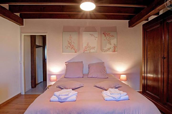 Gîte pour 12 personnes, avec jardin à Saint-Priest-la-Prugne - 3