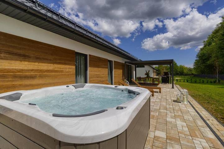 Ferienhaus für 8 Personen, mit Sauna und Garten sowie Whirlpool und Pool - 1