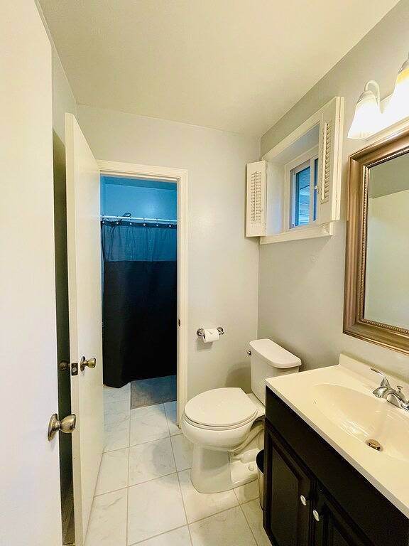 Beautiful, cozy ranch home! Private backyard! in Henrico County