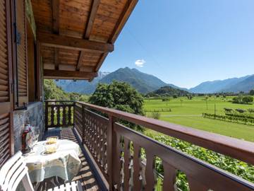 Gîte pour 5 personnes, avec vue ainsi que jardin et terrasse à Colico