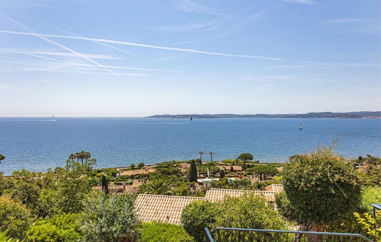 Appartement confortable avec climatisation, piscine et parking à 1,5 km de la plage in Sainte-Maxime, Côte méditerranéenne (France)