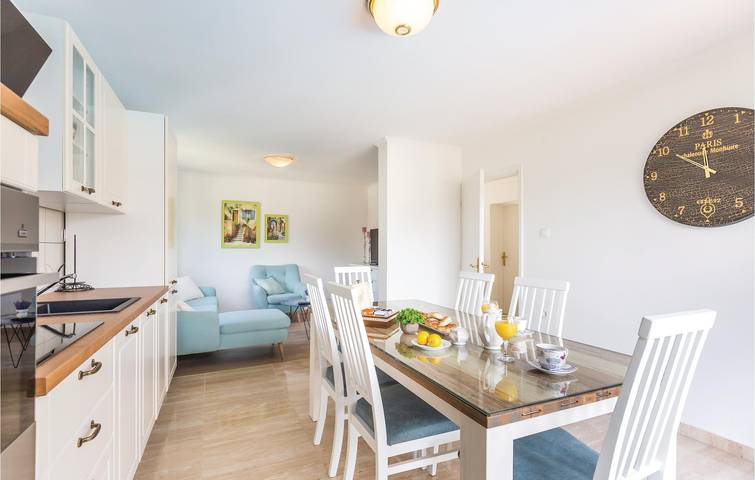 Charmante 2-Zimmer-Wohnung mit Pool und Terrasse in Imotski, 2,5 km vom Stadtzentrum entfernt in Imotski, Makarska Riviera