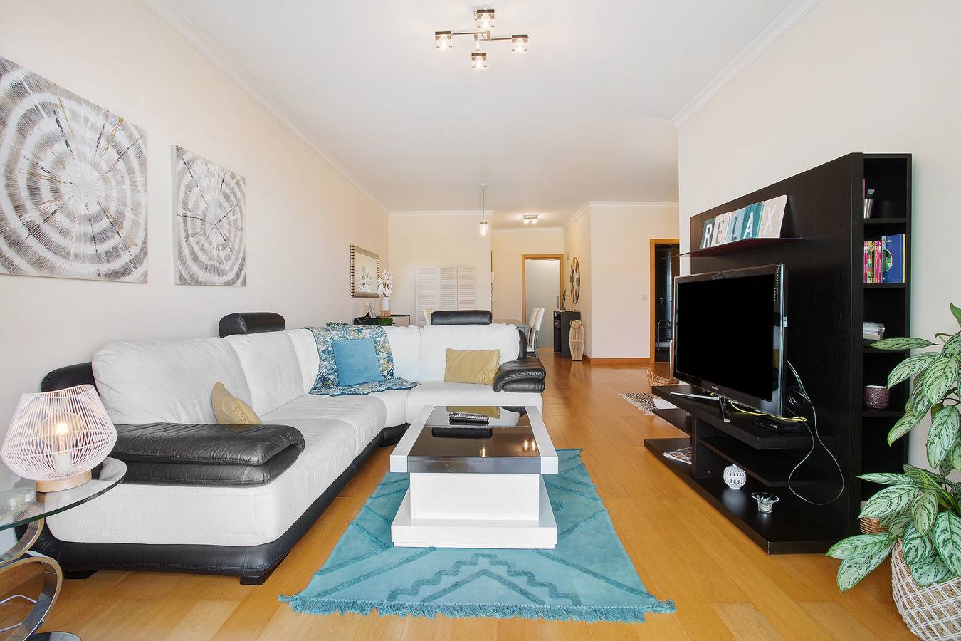 Entire apartment, Apartment 'Zino Lll - Sea View' with Sea View, Balcony and Wi-Fi in São Martinho, Madeira