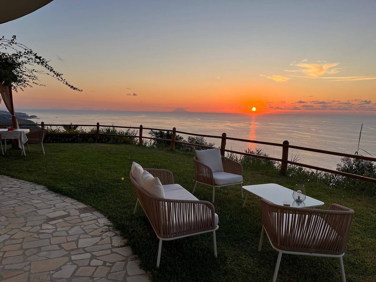 Villa Incanto con piscina privada y vistas al mar in Zambrone, Provincia de Vibo Valentia