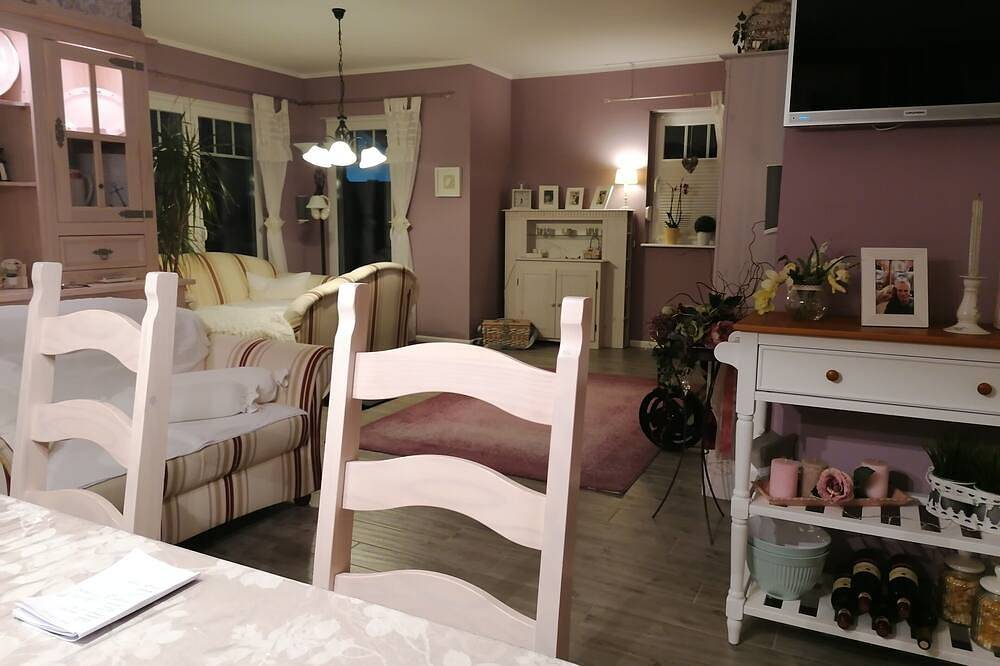 Bungalow „Haus Sonnenschein“ mit privater Terrasse, Garten und Wlan in Löhne, Nordrhein-Westfalen