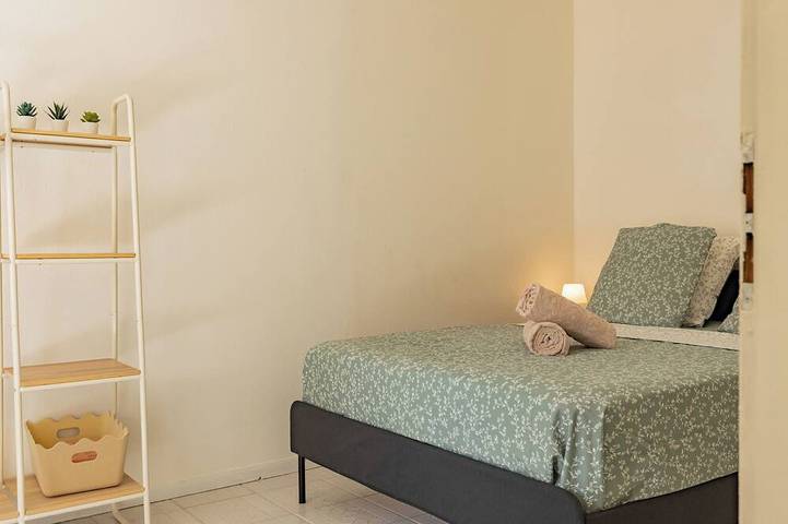 Entire apartment, Studio 3 in Downtown—Air-Conditioned, Wi-Fi, Canal+ in Bédarieux, Béziers region