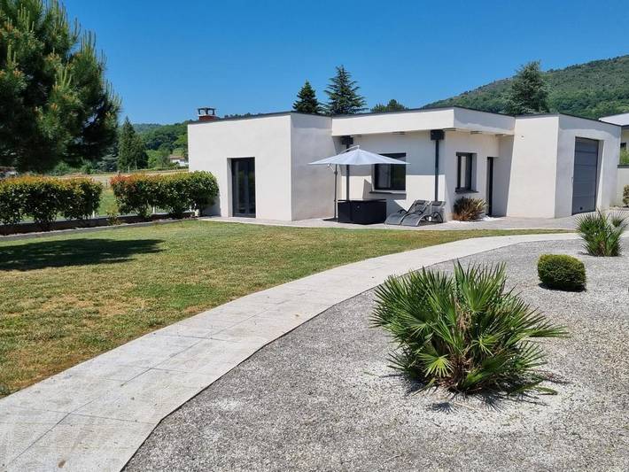 Maison de vacances pour 3 personnes, avec terrasse ainsi que vue et jardin