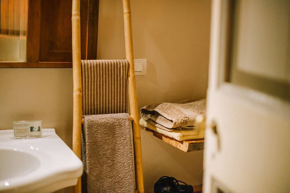 Entire apartment, House with a garden, downtown, 7 km from the beaches. in Fermo (Village), Fermo