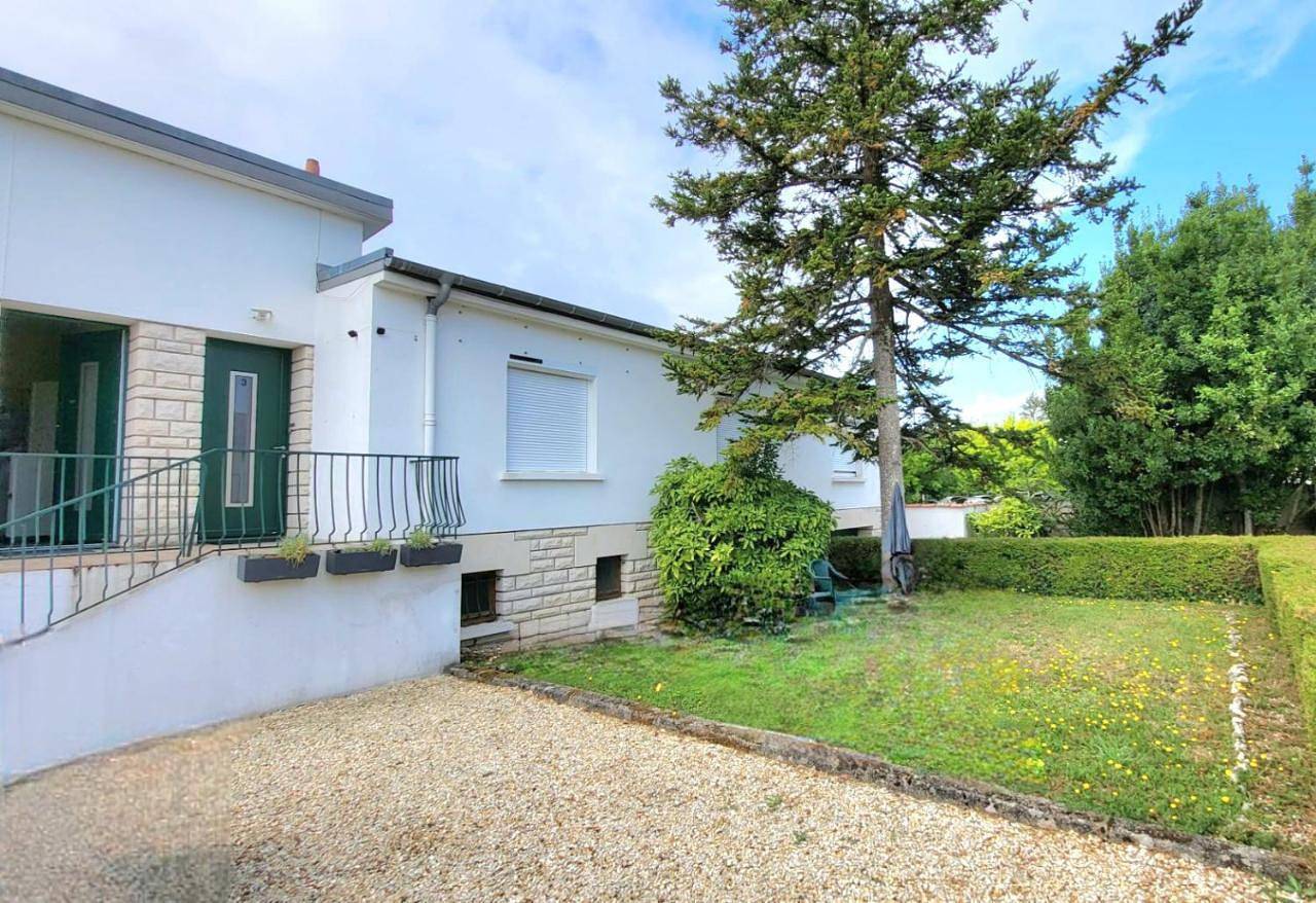 Appartement entier, Aigue Marine et Coquelicot in Jonzac, Région de Jonzac